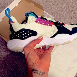 Women’s Jordan Delta Size 10